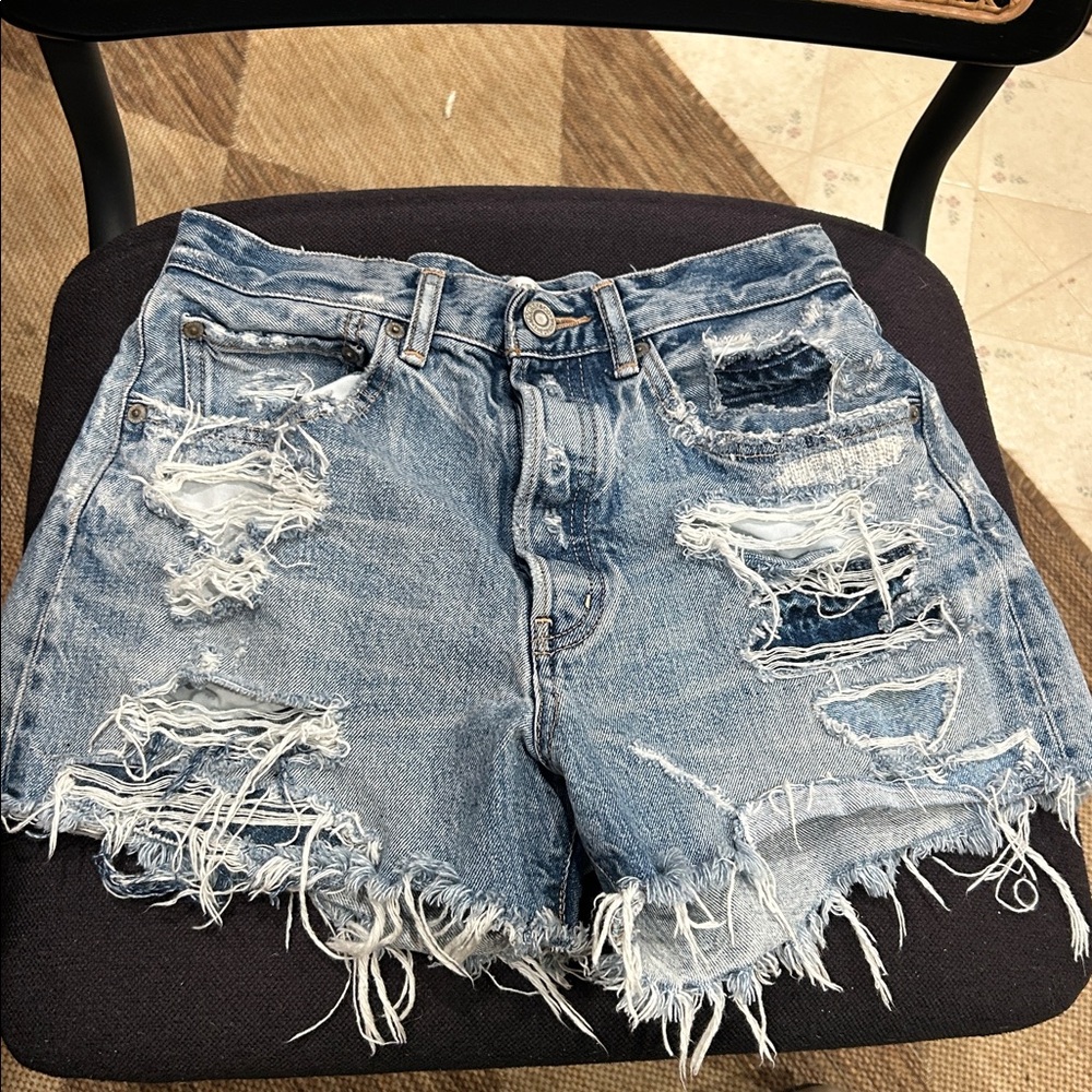MOUSSY VINTAGE Distressed High Waist Button Closure Denim Jean Shorts - Picture 2 of 4